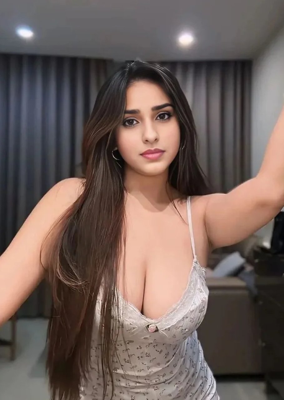 busty escort komal (5)